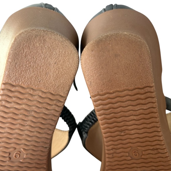 TINSTREE Women's Wedge Comfort Sandal Ankle T-Strap Back Zip Gunmetal Leather  9 - Picture 14 of 14